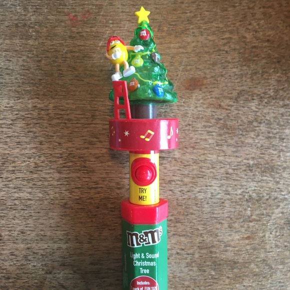 A Box of Colorful M&M Trinkets Collectables. - Picture 13 of 13